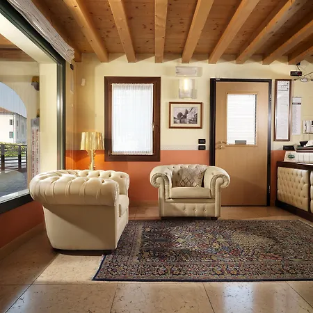 Hotel & Roma 2*