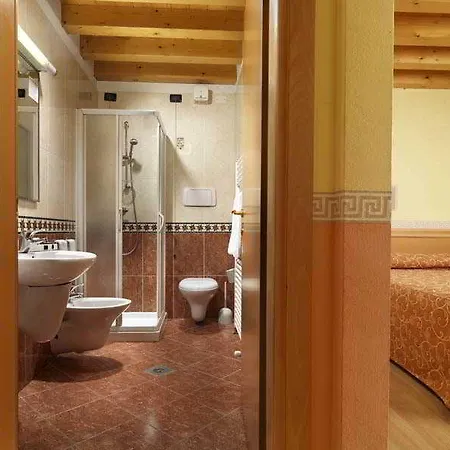 Hotel & Roma